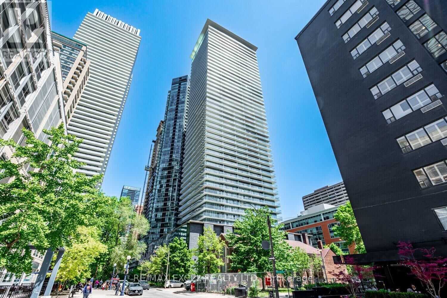 Property Photo: 33 Charles Street East 3709 ON M4Y 1R9