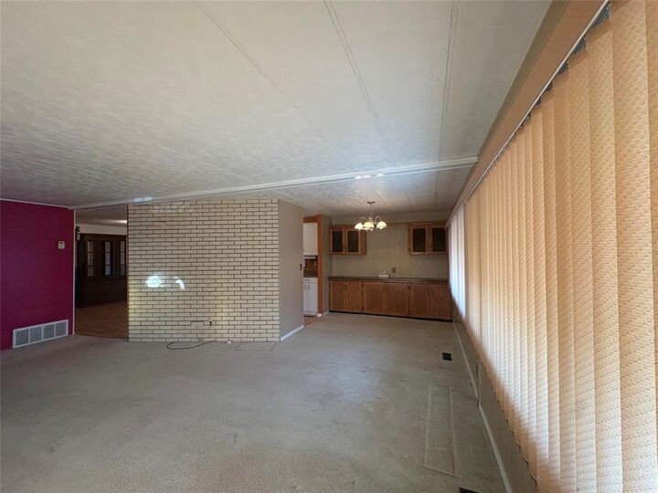 Property Photo: 21 Cruise Crescent MB R7N 3A5