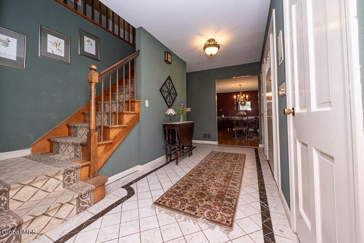 Property Photo:  573 Jefferson Court  NY 12084 