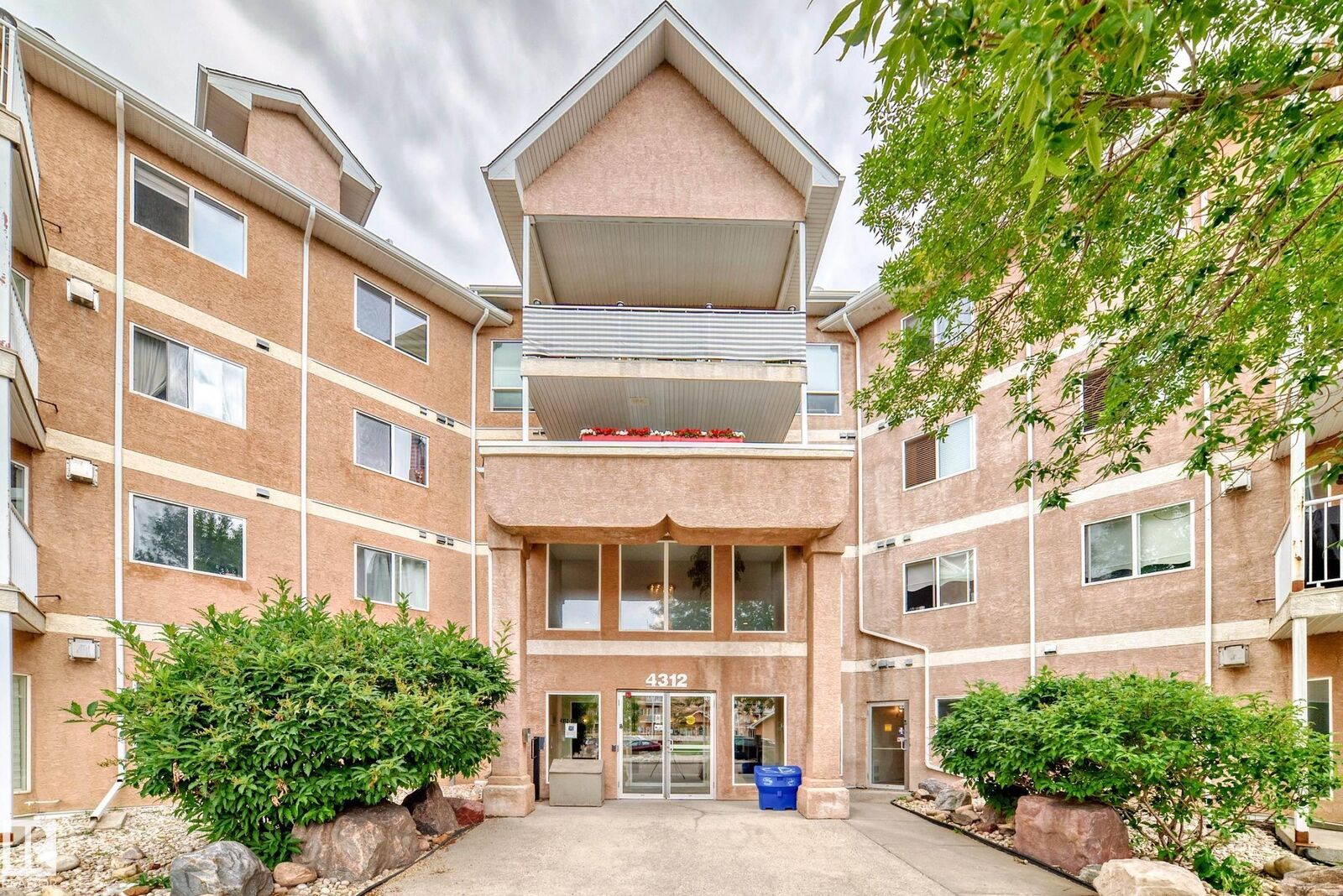 Property Photo:  4312 139 Avenue NW 412  AB T5Y 3J4 