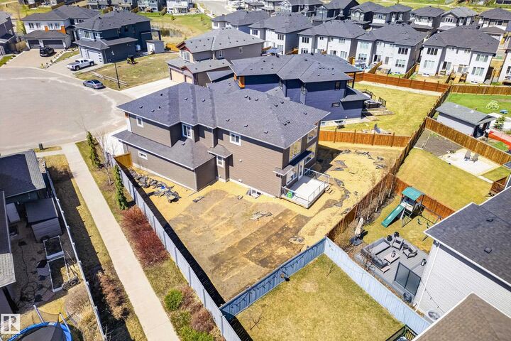 Photo de la propriété:  4413 39 Street  AB T4X 2B7 