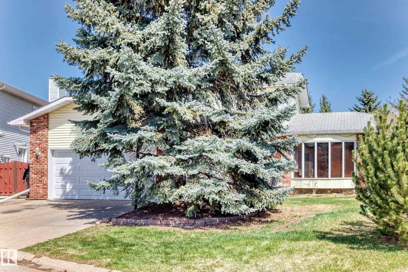 Property Photo:  3923 149 Street NW  AB T6R 1J7 