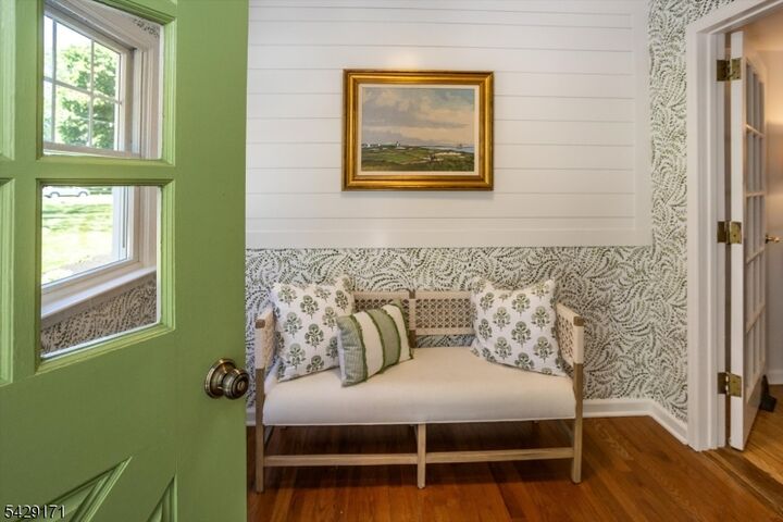 Property Photo:  3 Laurel Pl  NJ 07930 