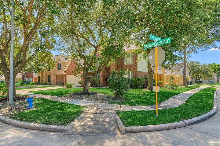 Property Photo: 9915 Willow Crossing Drive TX 77064
