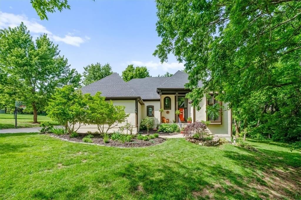 Property Photo: 24600 W 61st Terrace KS 66226