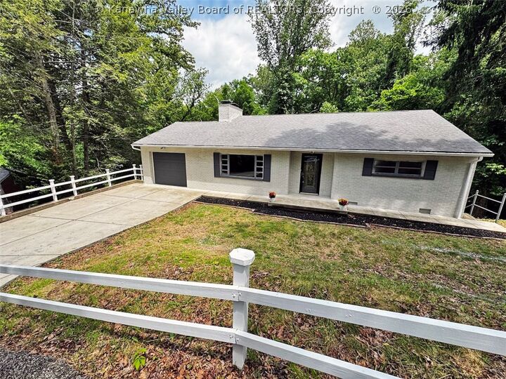 Property Photo: 1323 Dorsey Road WV 25314