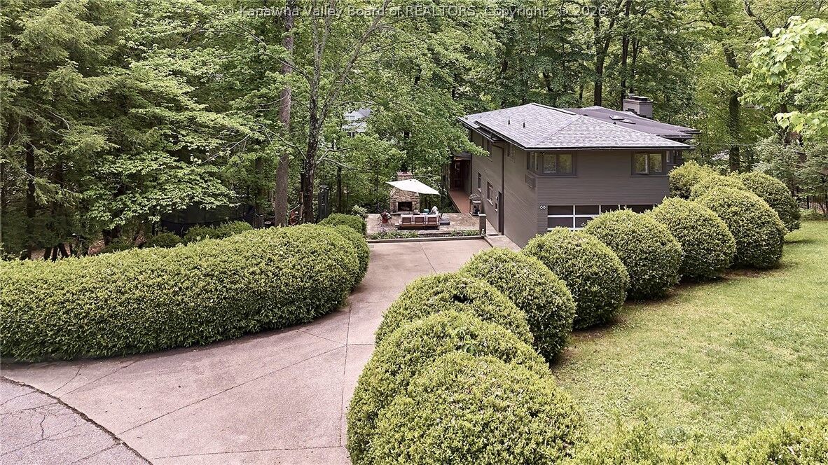 Property Photo:  68 Abney Circle N  WV 25314 