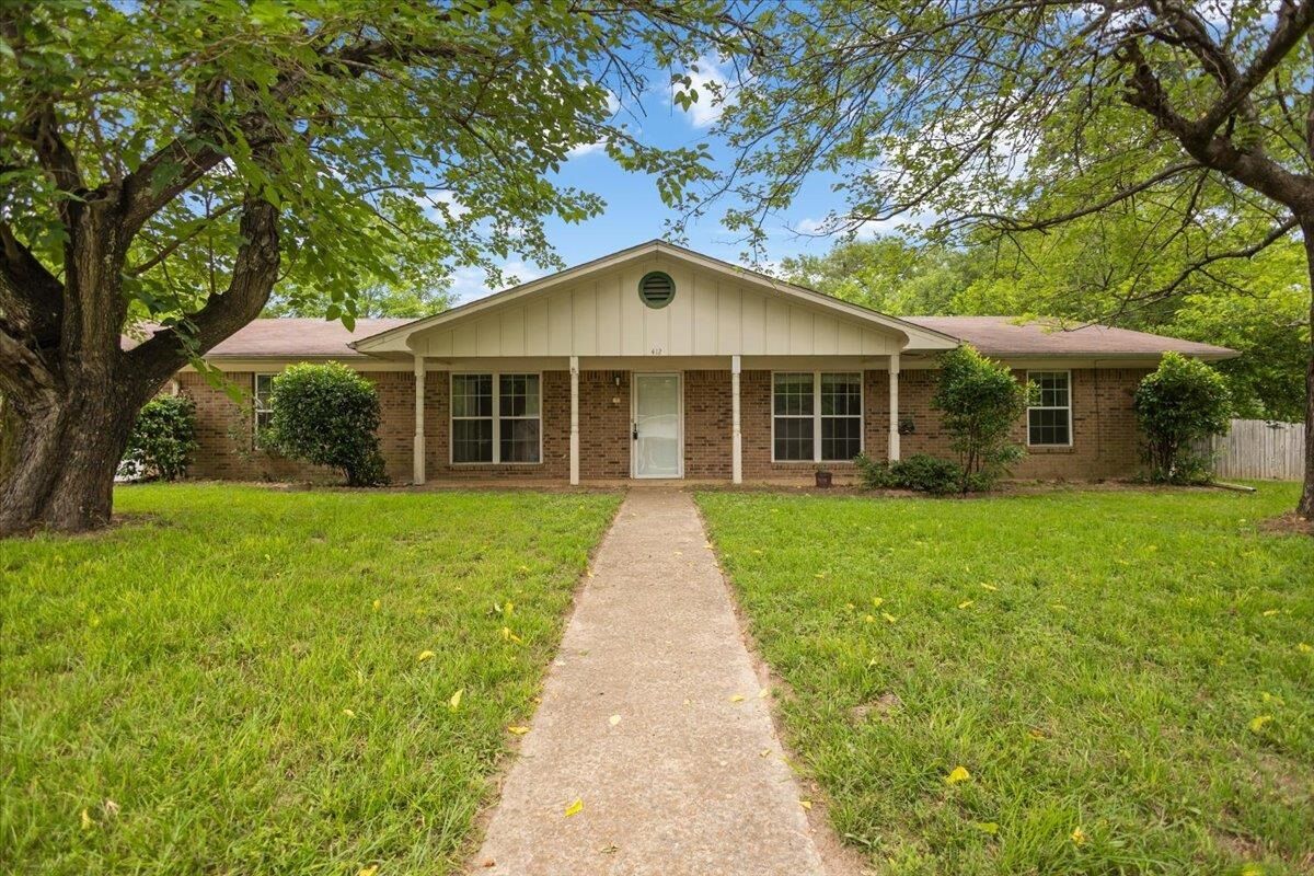 Property Photo: 412 Angelina St TX 75766