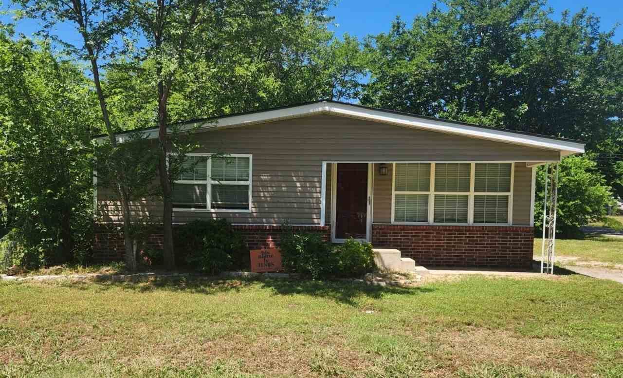 Property Photo:  701 W D Ave  OK 73527 