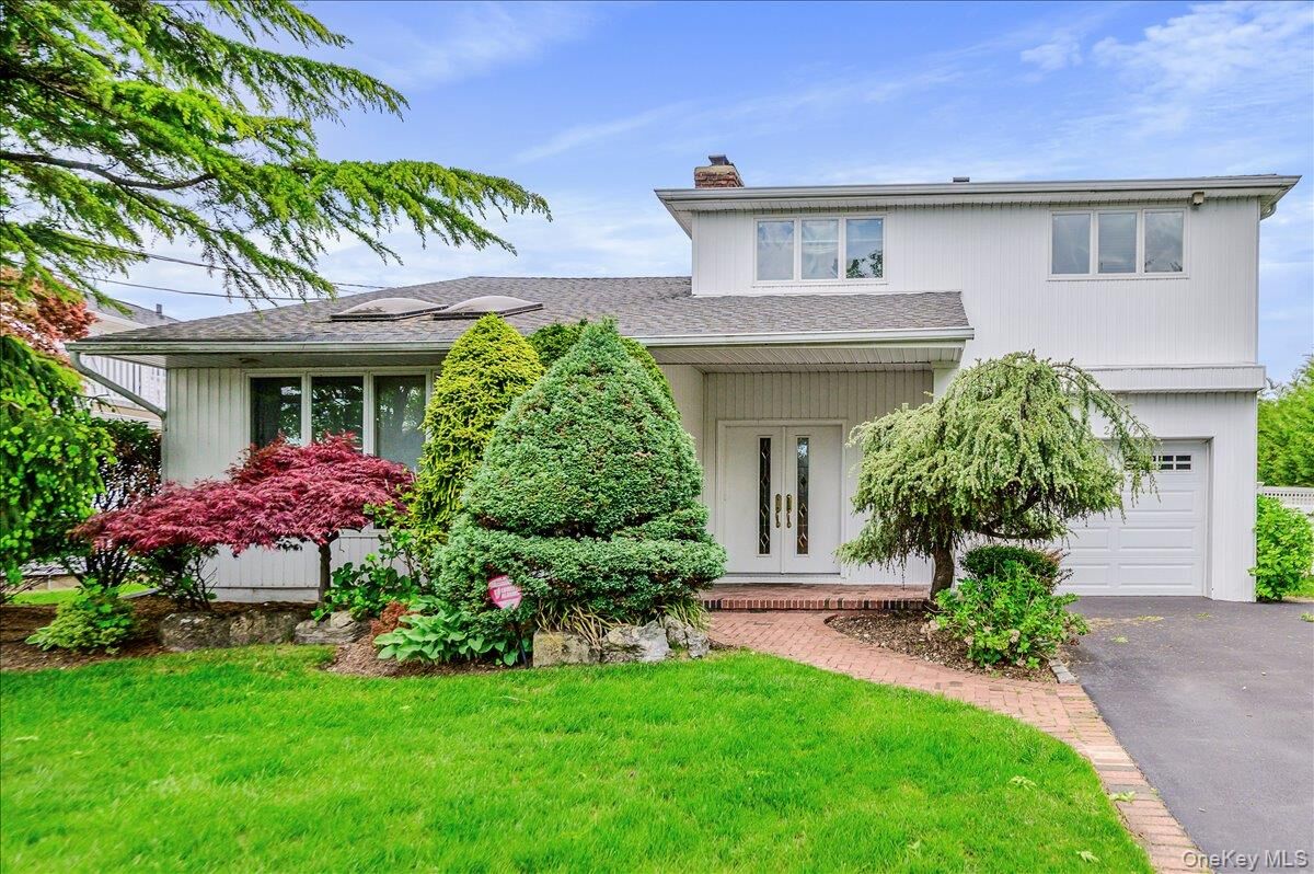 Property Photo:  2119 Oliver Way  NY 11566 