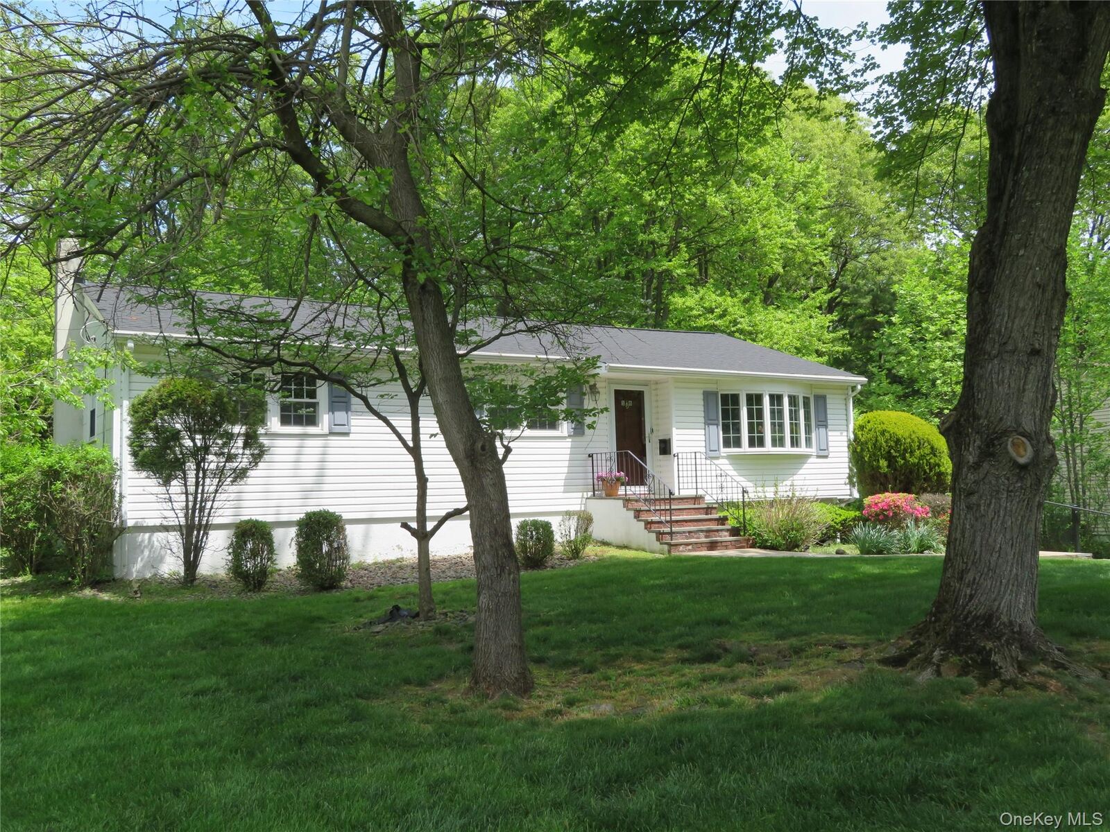 Property Photo:  16 Oak Road  NY 10956 