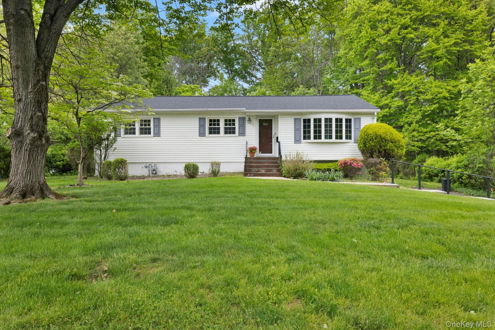 Property Photo:  16 Oak Road  NY 10956 