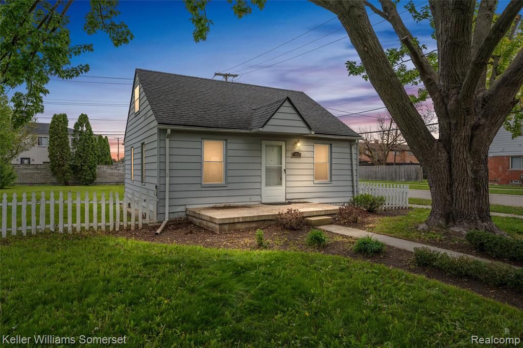 Property Photo:  19800 Parkside Street  MI 48080 1665 