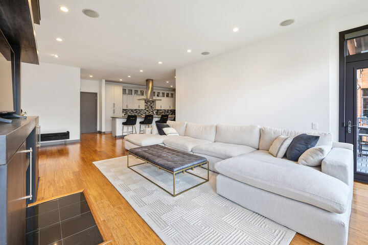 Property Photo: 560 W Fulton Street 403 IL 60661