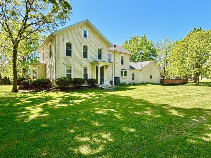 Property Photo:  206 S Hawthorne Avenue  IL 61326 
