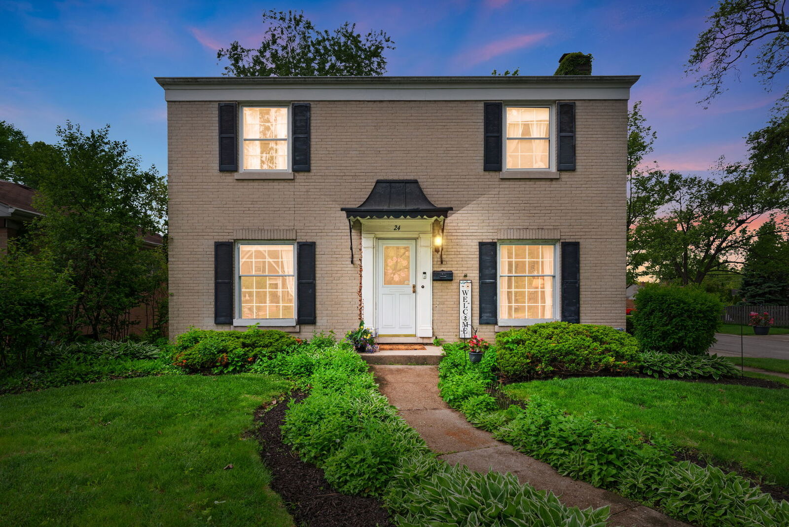 Property Photo:  24 N Emerson Street  IL 60056 