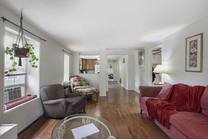 Property Photo:  