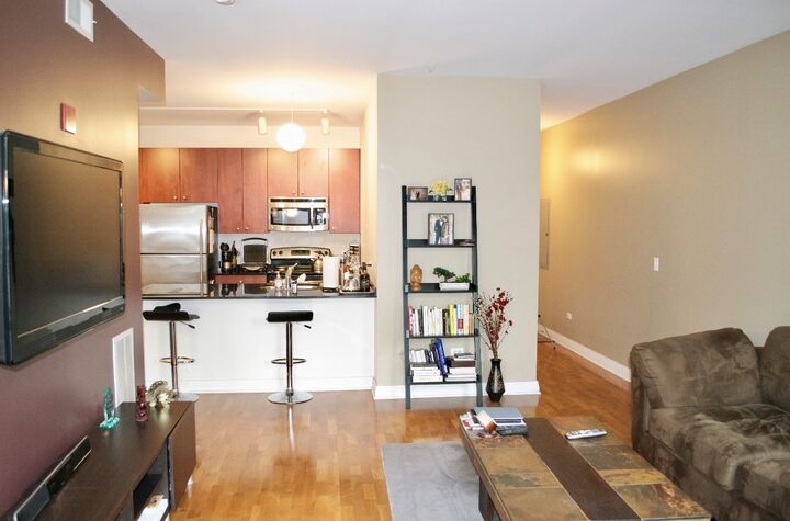Property Photo:  565 W Quincy Street 1201  IL 60661 
