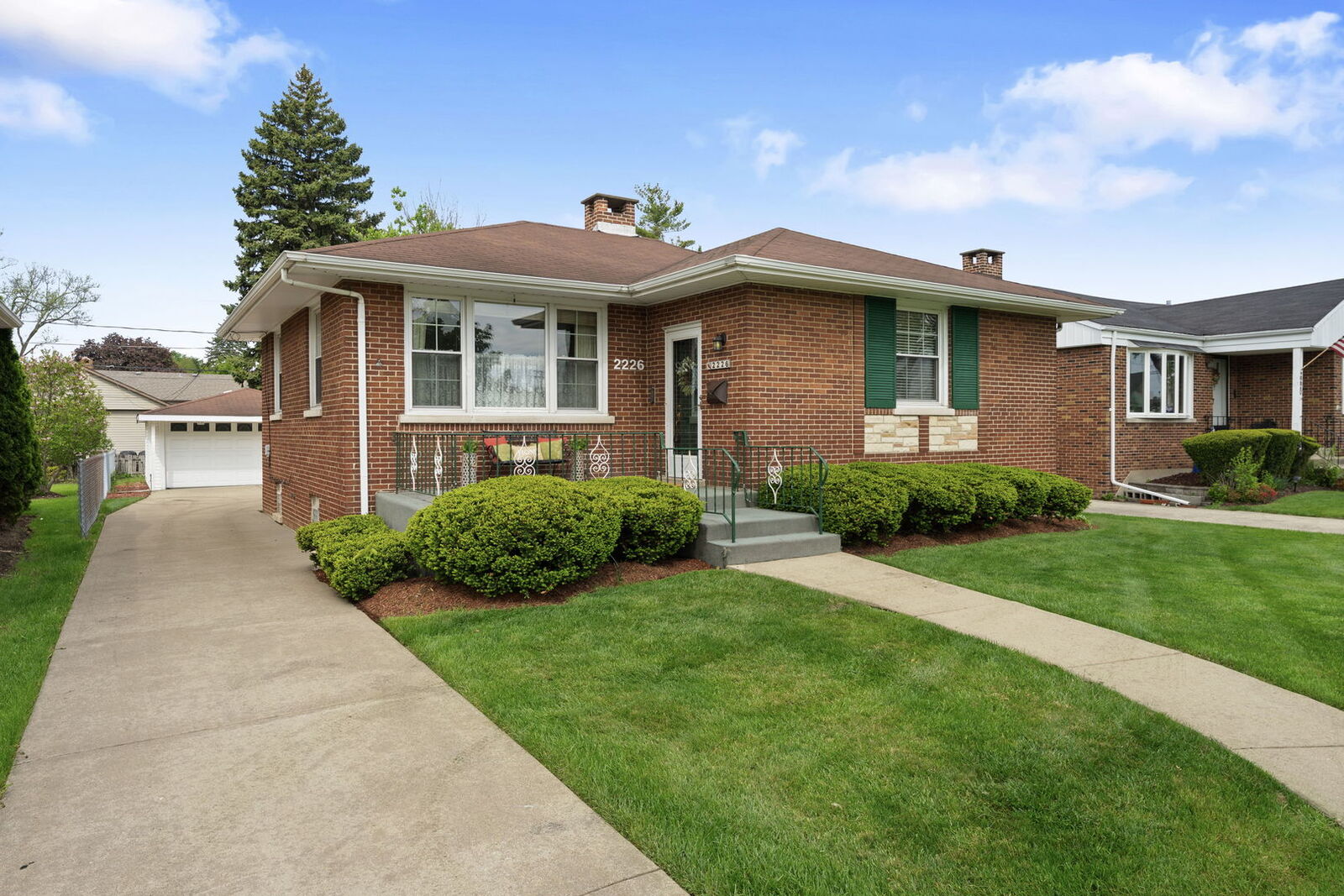 Property Photo:  2226 Hawthorne Avenue  IL 60154 