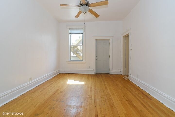 Property Photo:  1939 W Thomas Street  IL 60622 
