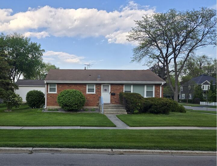 Property Photo: 58 W Comfort Street IL 60067