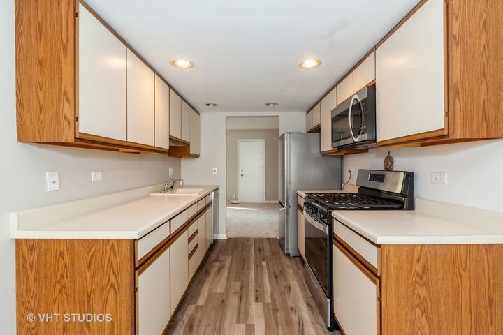 Property Photo:  1616 Prestwick Drive  IL 60563 