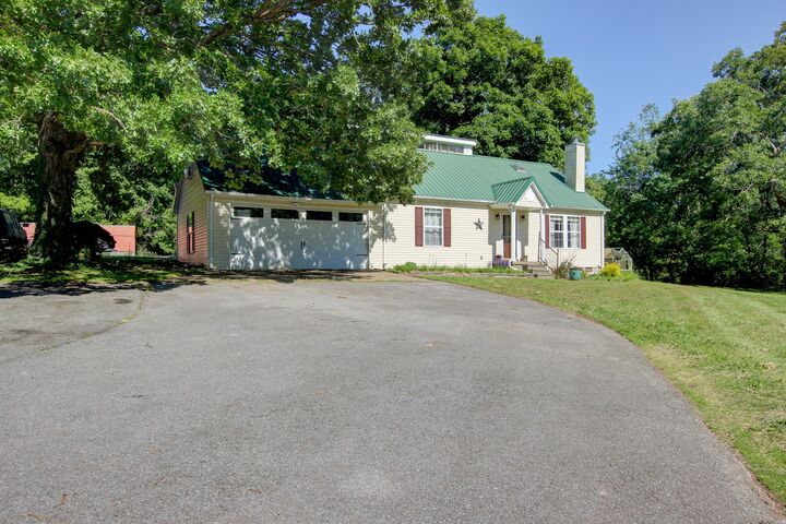 Property Photo: 4507 Highway 48 TN 37051