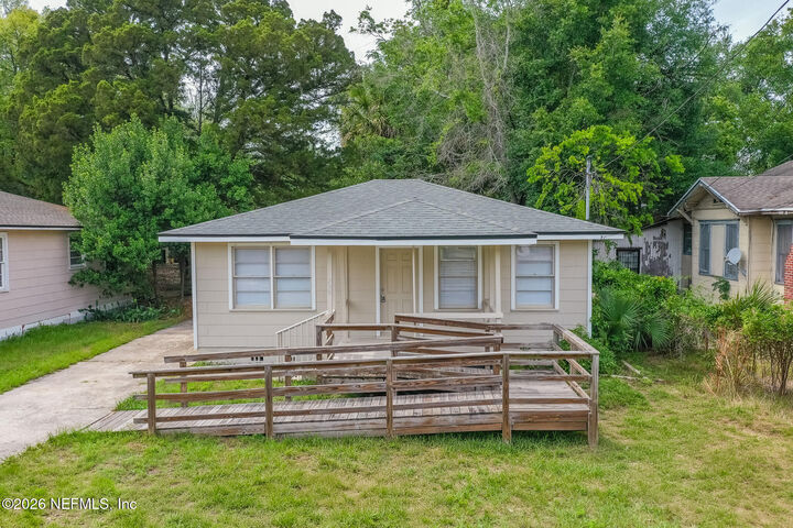 Property Photo: 739 Lynton Street FL 32208