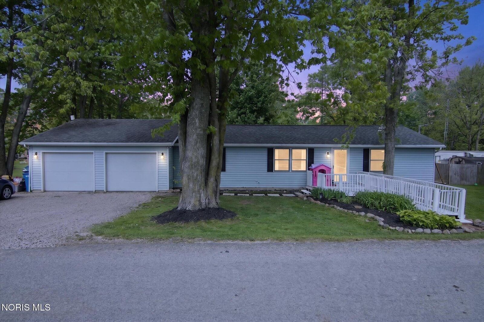 Property Photo: 167 Hollywood Boulevard OH 43543