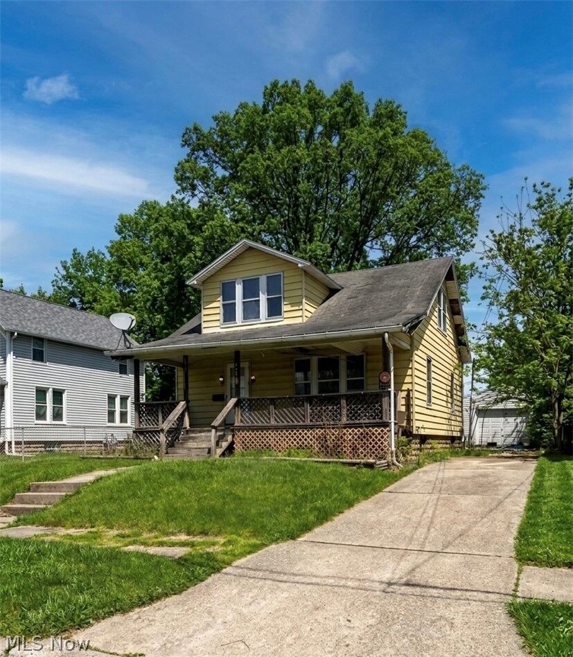 Property Photo:  1570 Bonnie Brae Avenue NE  OH 44483 