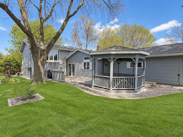 Property Photo:  502 Columbus Avenue S  MN 56071 