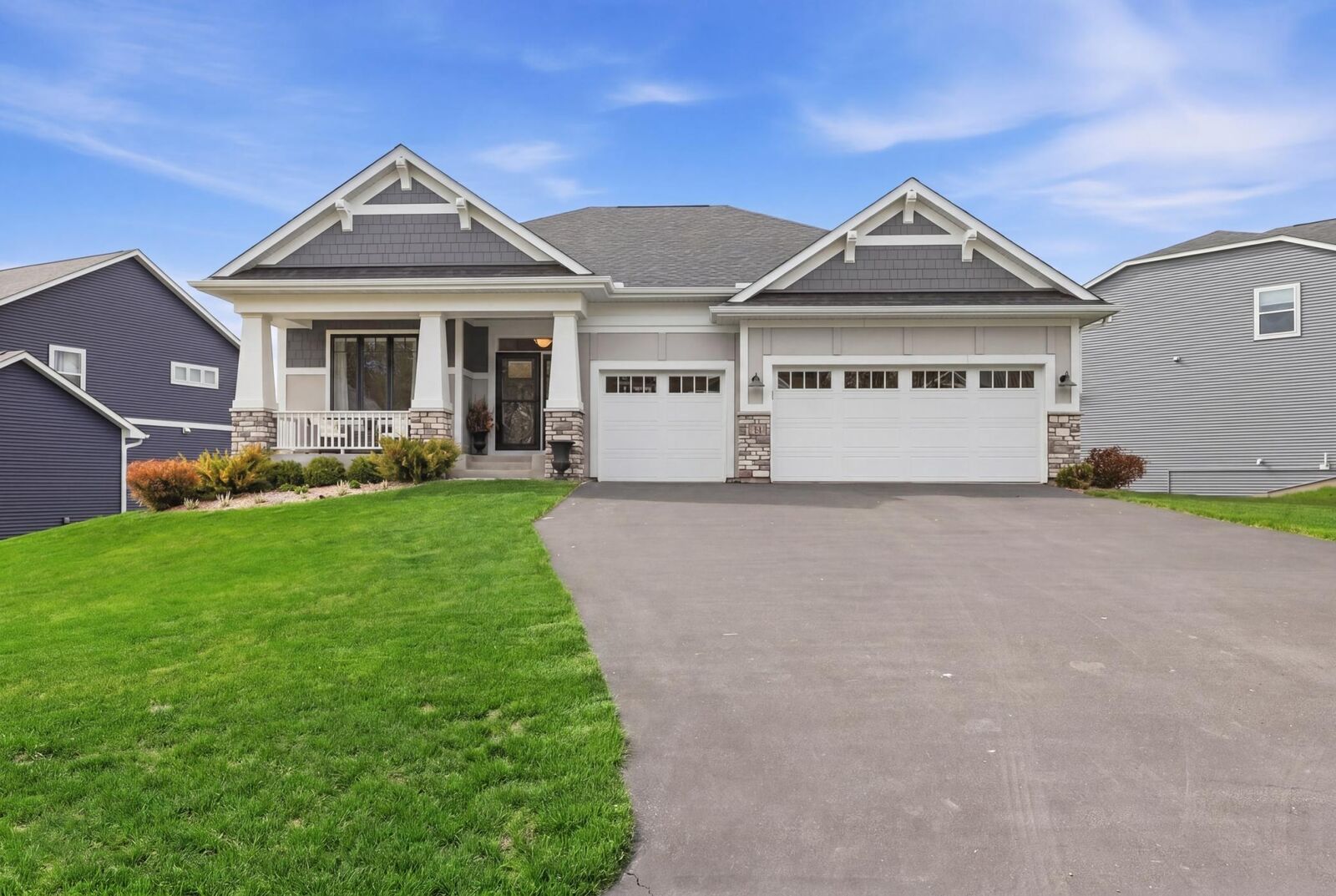 Property Photo:  130 Maple Terrace  MN 55387 