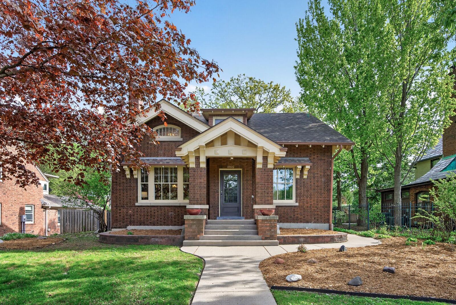 Property Photo:  1866 Summit Avenue  MN 55105 