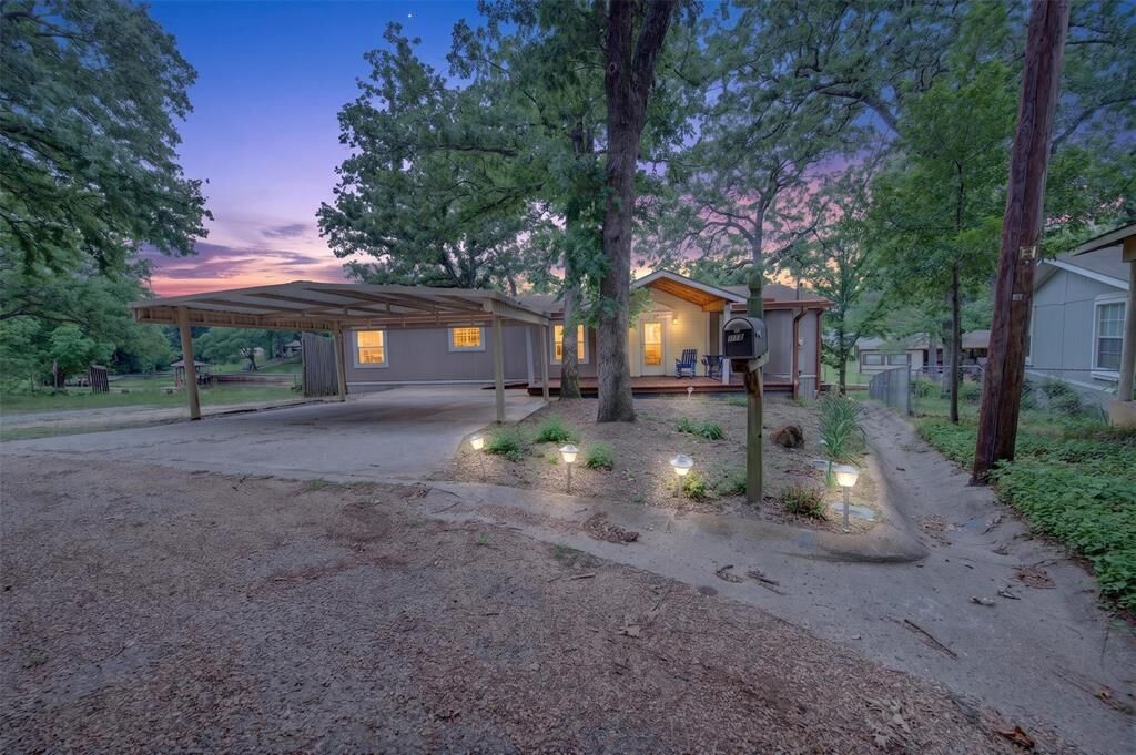 Property Photo:  115 Wren Lane  TX 75156 