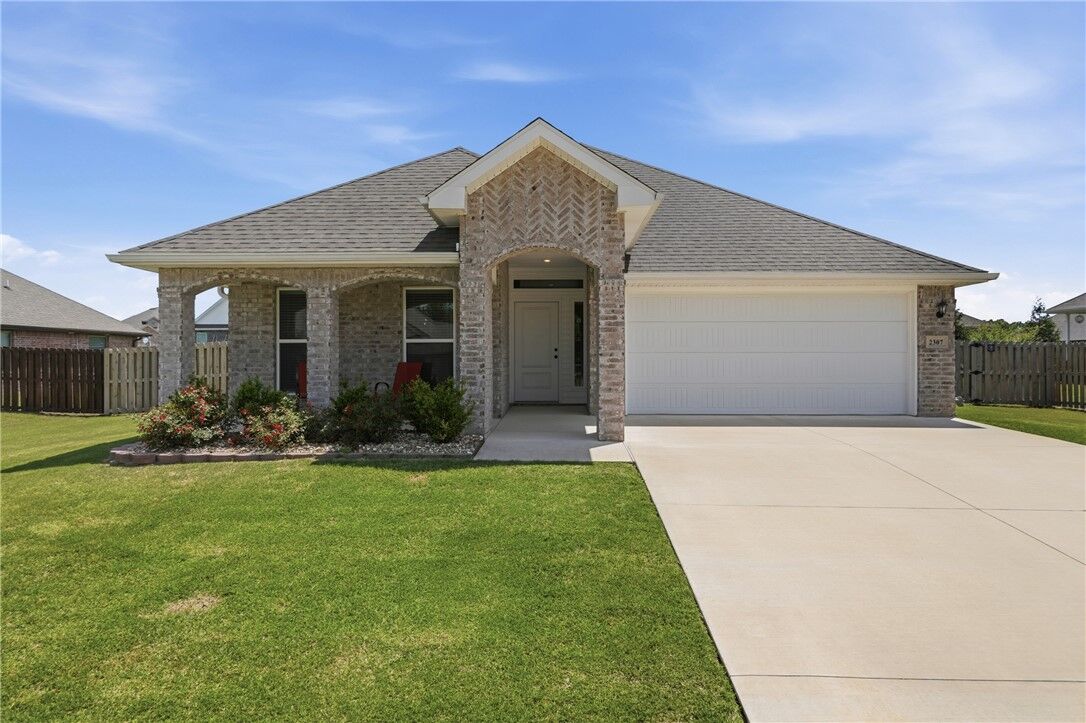 Property Photo:  2307 Parnell Street  AR 72751 