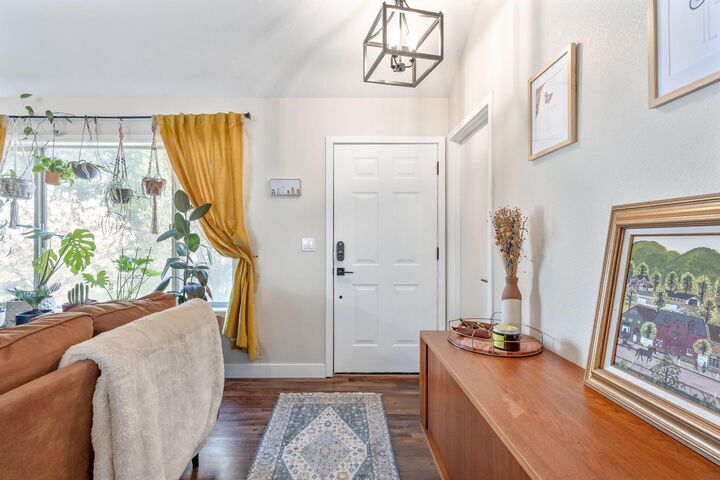 Property Photo:  2150 NE Castle Avenue  OR 97701 