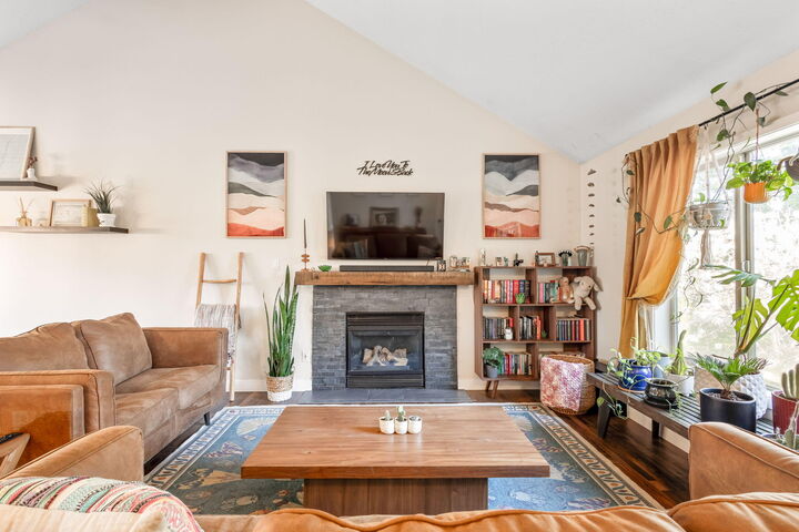 Property Photo:  2150 NE Castle Avenue  OR 97701 