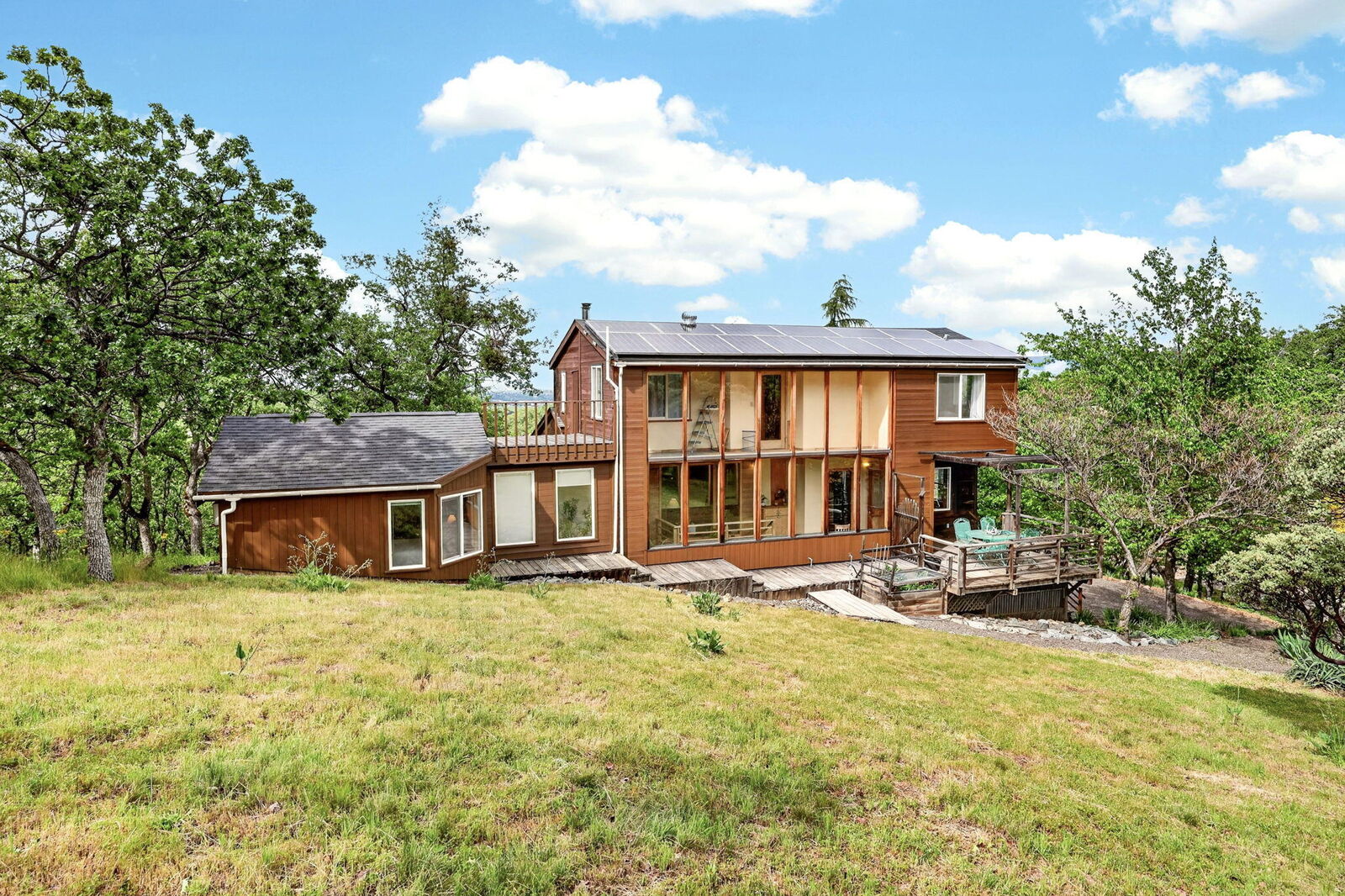Property Photo:  4343 Pioneer Road  OR 97501 
