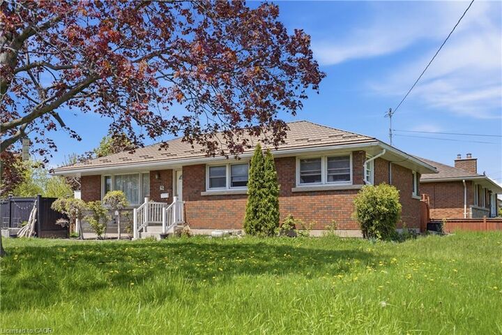 Property Photo:  42 Sunnylea Drive  ON L2M 5Z8 