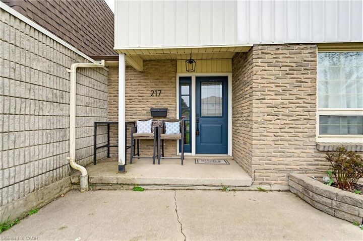Property Photo:  217 Willow Street  ON N5A 6X6 