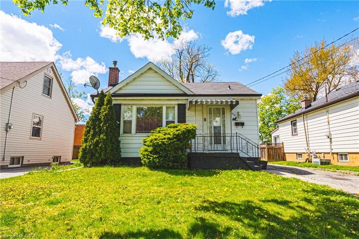 Property Photo:  242 East 43rd Street  ON L8T 3C5 