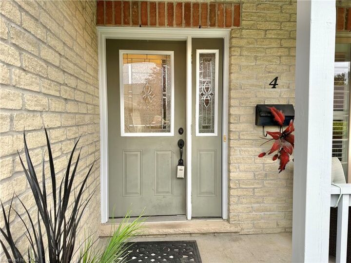 Property Photo:  409 Queen Street S 4  ON N3Y 0A1 
