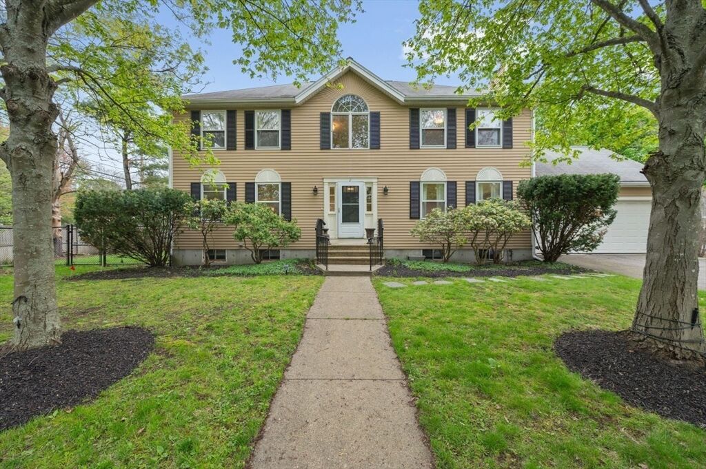 Property Photo:  2 Minuteman Ln  MA 02481 