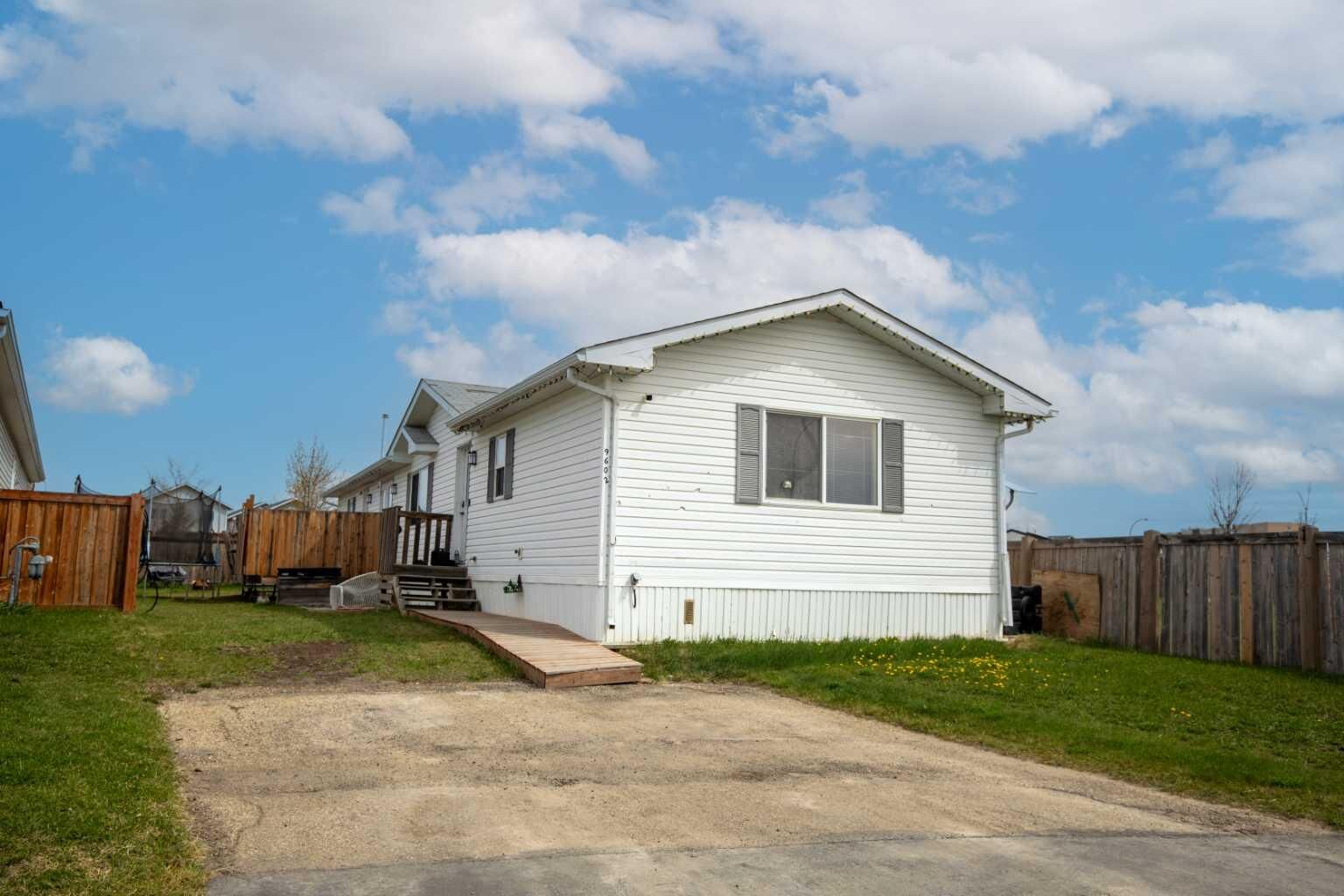 Property Photo:  9602 112 Avenue  AB T8X 5C9 