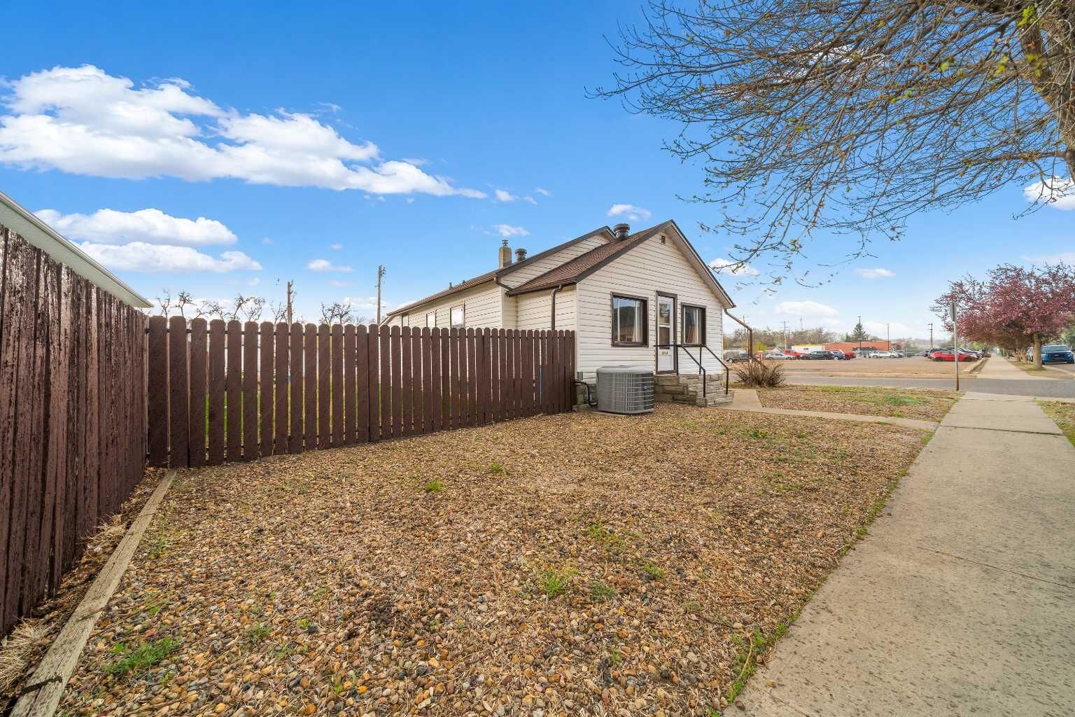 Photo de la propriété:  801B 2 Street SE  AB T1A 0E7 