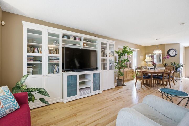 Property Photo:  157 Cranberry Square SE  AB T3M 1J6 