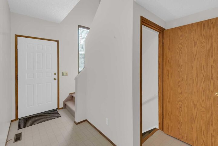 Property Photo:  216 Shawinigan Drive SW  AB T2Y 3B4 