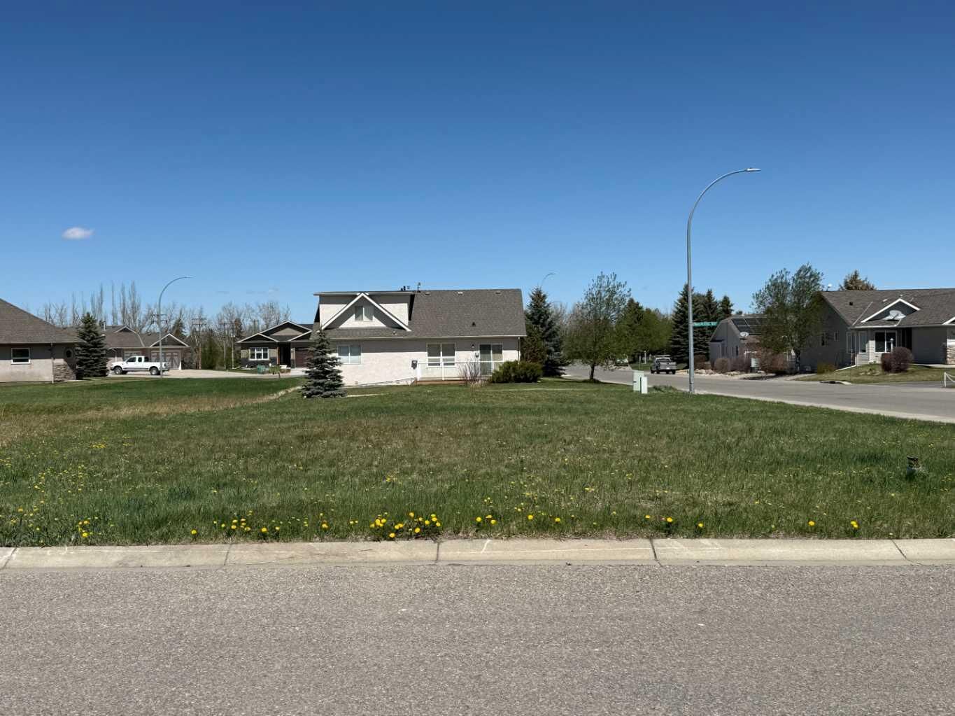 Property Photo: 1101 Whispering Greens Bay AB T0L 2B0
