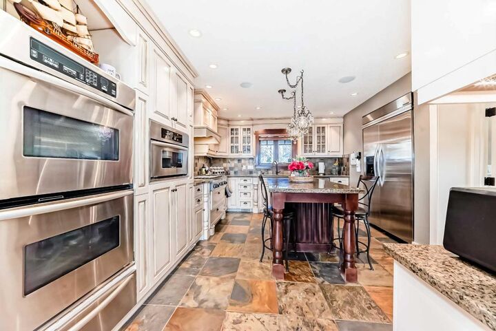 Property Photo:  10909 Eamon Road NW  AB T3G 5H2 