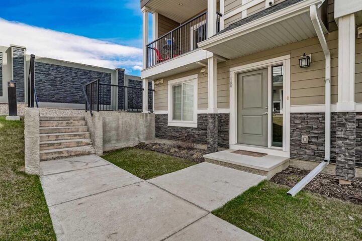Property Photo:  210 Nolanlake Villas NW  AB T3R 0Z7 